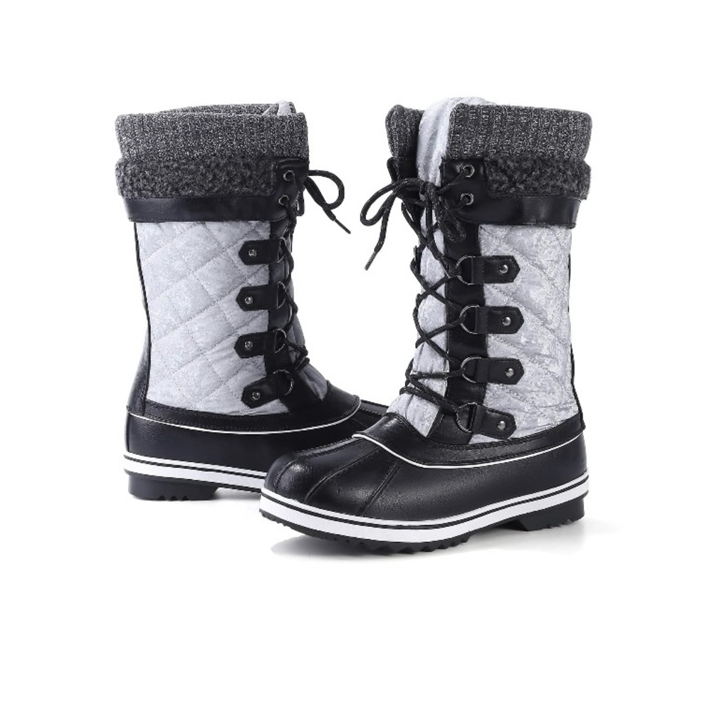 Brand new! Size 8 women’s winter boots